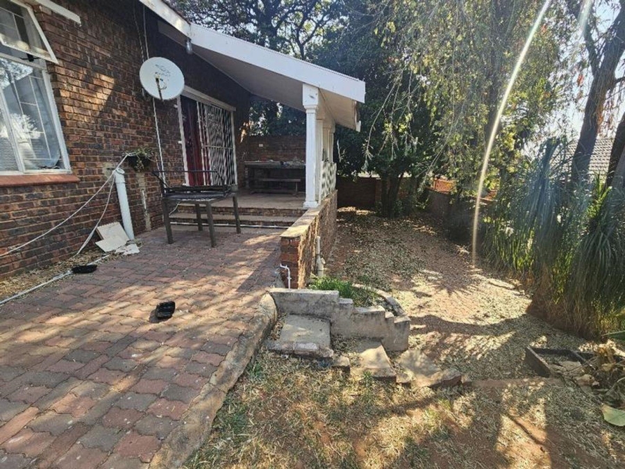 6 Bedroom Property for Sale in Magalieskruin Gauteng