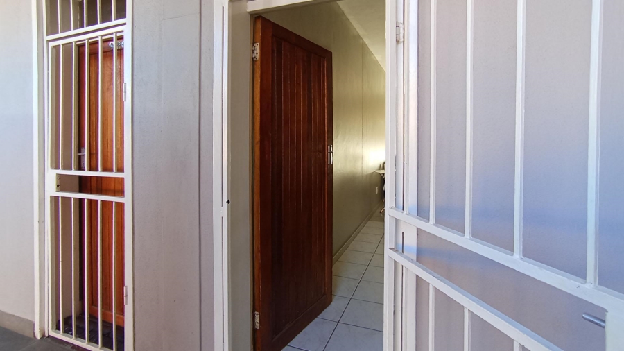 2 Bedroom Property for Sale in Waterkloof Glen Gauteng
