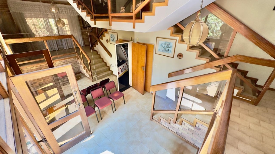 5 Bedroom Property for Sale in Zwartkop Gauteng