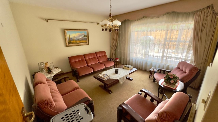 5 Bedroom Property for Sale in Zwartkop Gauteng