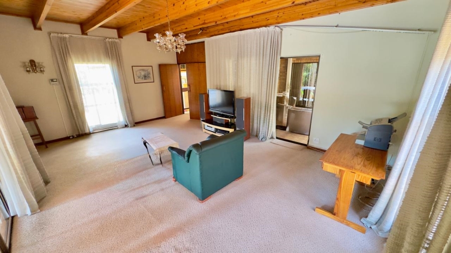 5 Bedroom Property for Sale in Zwartkop Gauteng