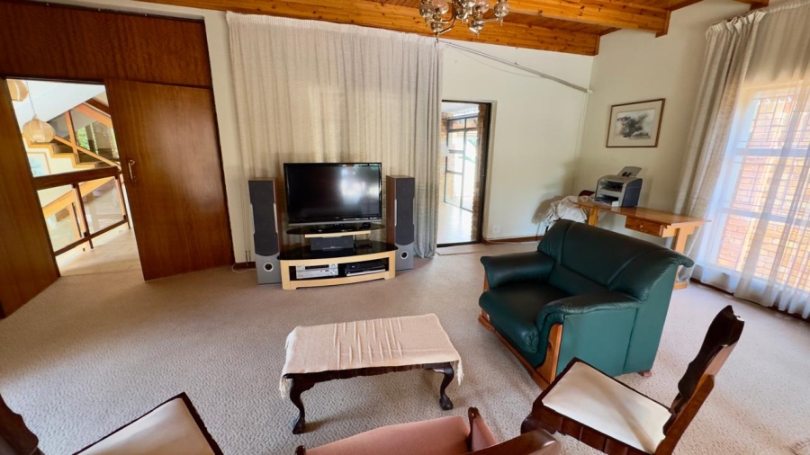 5 Bedroom Property for Sale in Zwartkop Gauteng