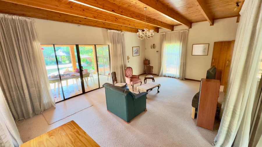 5 Bedroom Property for Sale in Zwartkop Gauteng