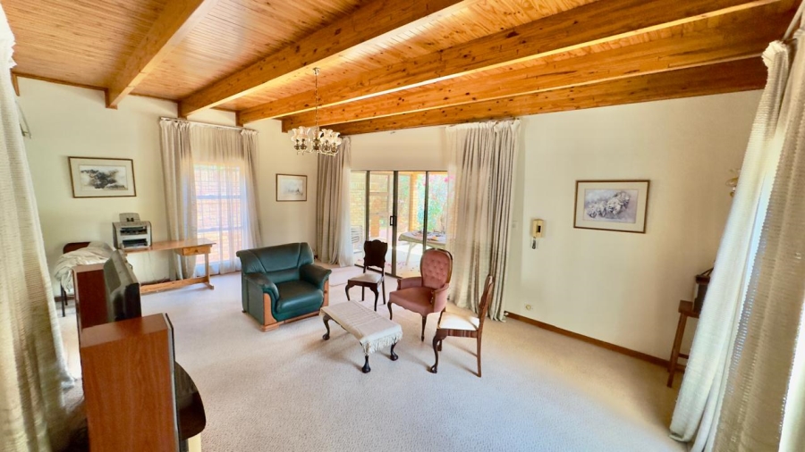 5 Bedroom Property for Sale in Zwartkop Gauteng