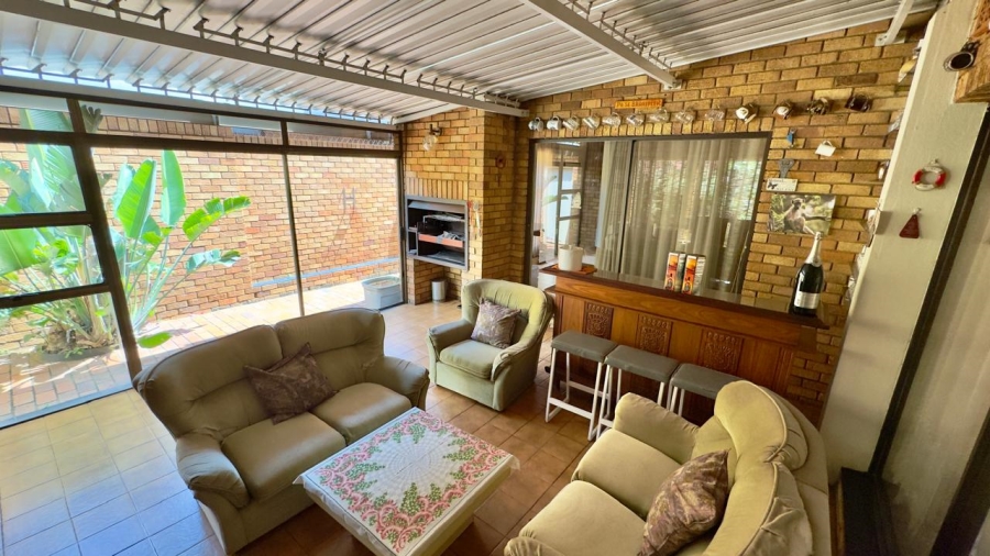 5 Bedroom Property for Sale in Zwartkop Gauteng