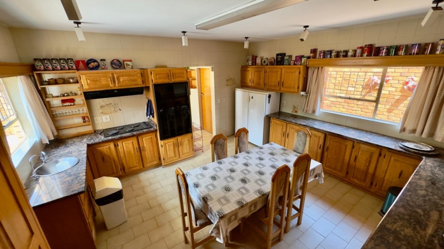 5 Bedroom Property for Sale in Zwartkop Gauteng