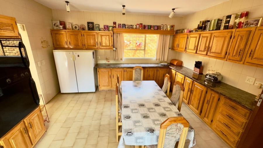 5 Bedroom Property for Sale in Zwartkop Gauteng