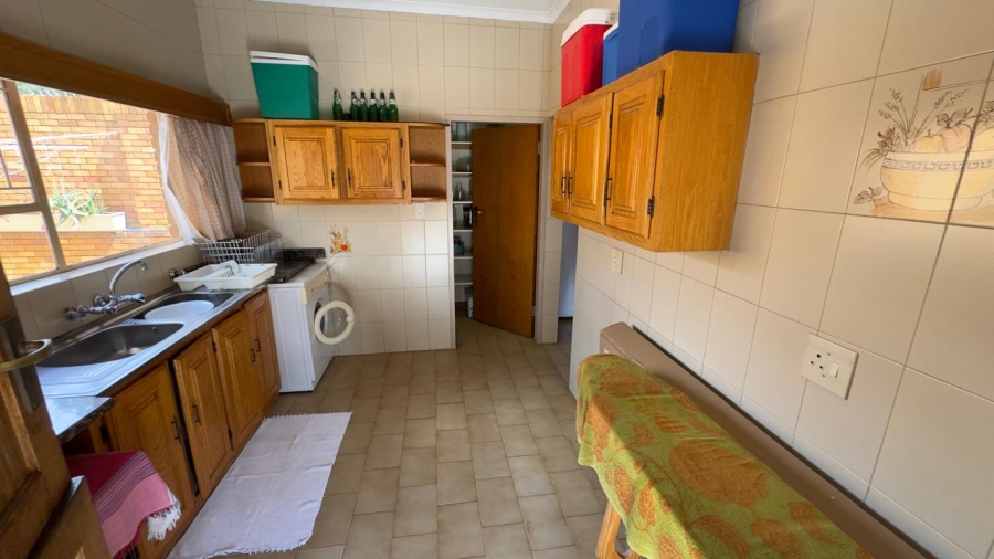 5 Bedroom Property for Sale in Zwartkop Gauteng