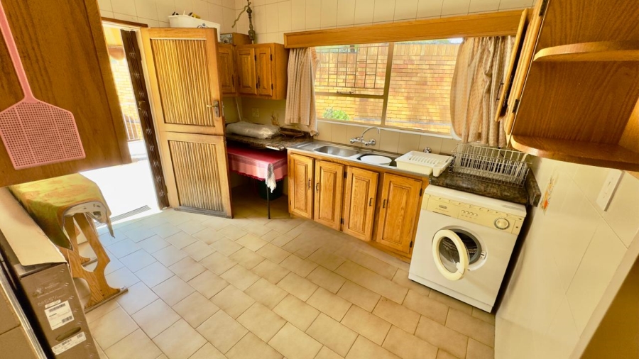 5 Bedroom Property for Sale in Zwartkop Gauteng