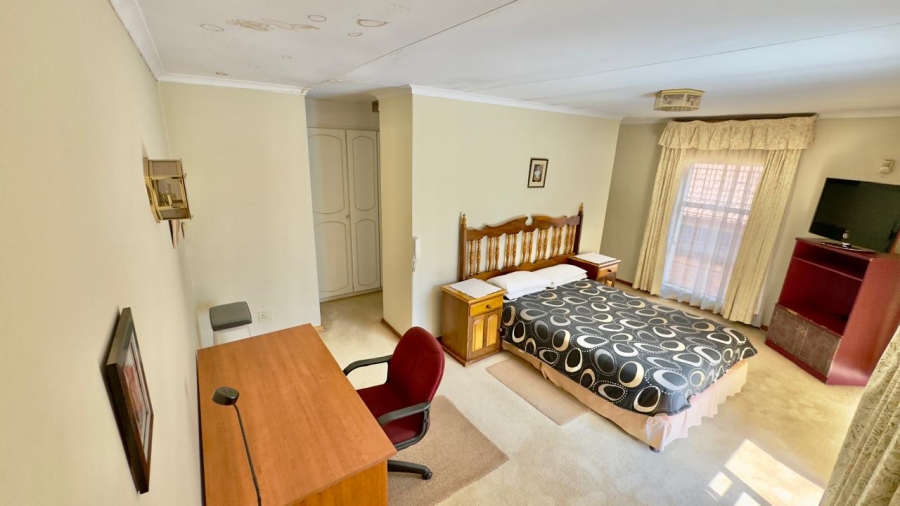 5 Bedroom Property for Sale in Zwartkop Gauteng