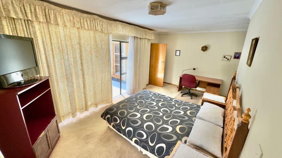 5 Bedroom Property for Sale in Zwartkop Gauteng