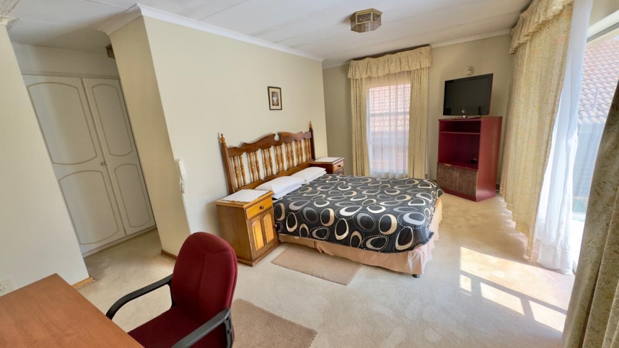 5 Bedroom Property for Sale in Zwartkop Gauteng