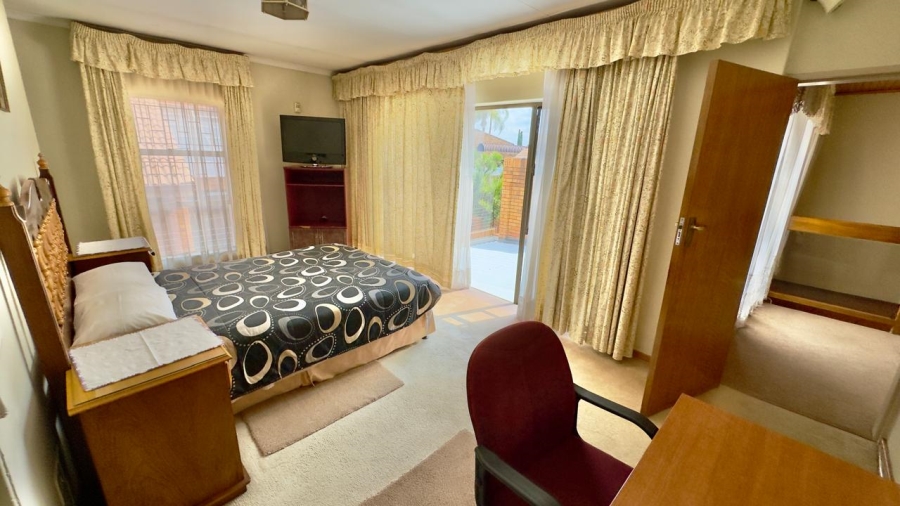 5 Bedroom Property for Sale in Zwartkop Gauteng