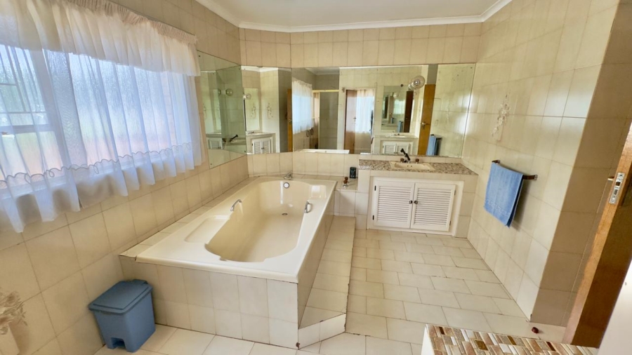5 Bedroom Property for Sale in Zwartkop Gauteng