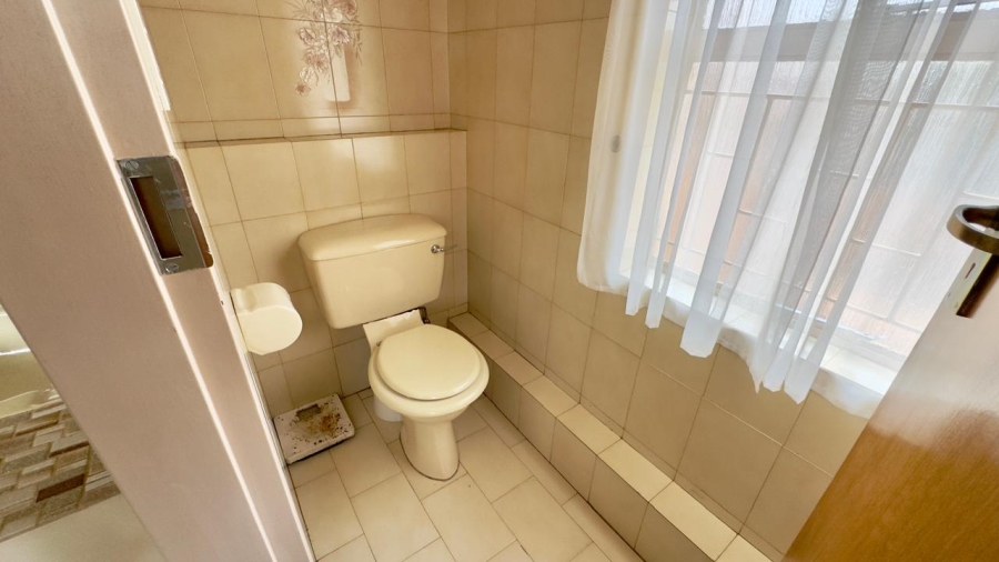 5 Bedroom Property for Sale in Zwartkop Gauteng