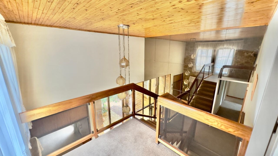 5 Bedroom Property for Sale in Zwartkop Gauteng