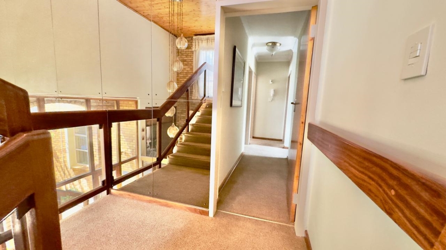 5 Bedroom Property for Sale in Zwartkop Gauteng