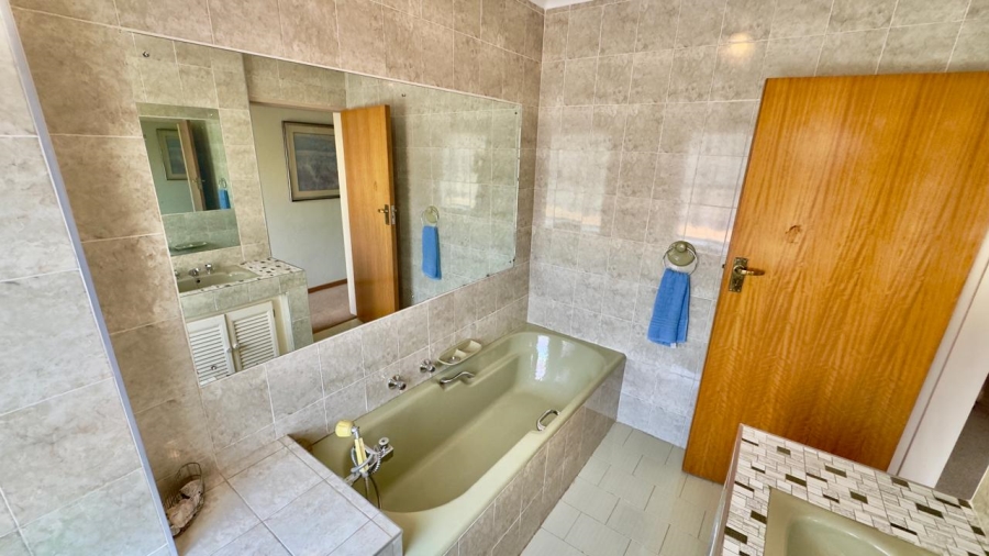 5 Bedroom Property for Sale in Zwartkop Gauteng