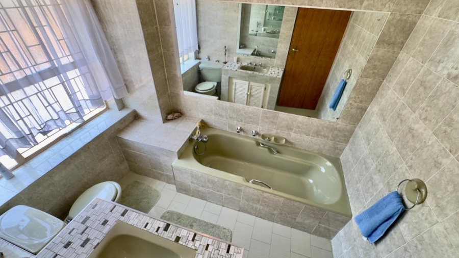 5 Bedroom Property for Sale in Zwartkop Gauteng