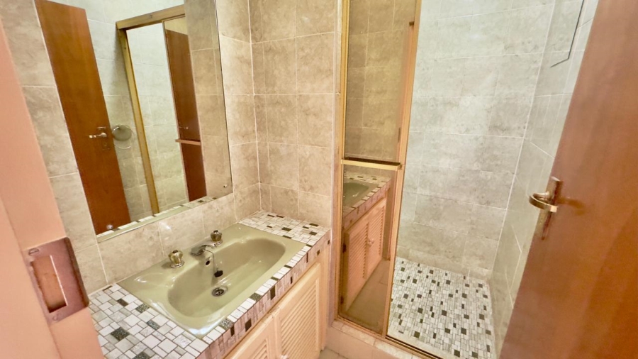 5 Bedroom Property for Sale in Zwartkop Gauteng