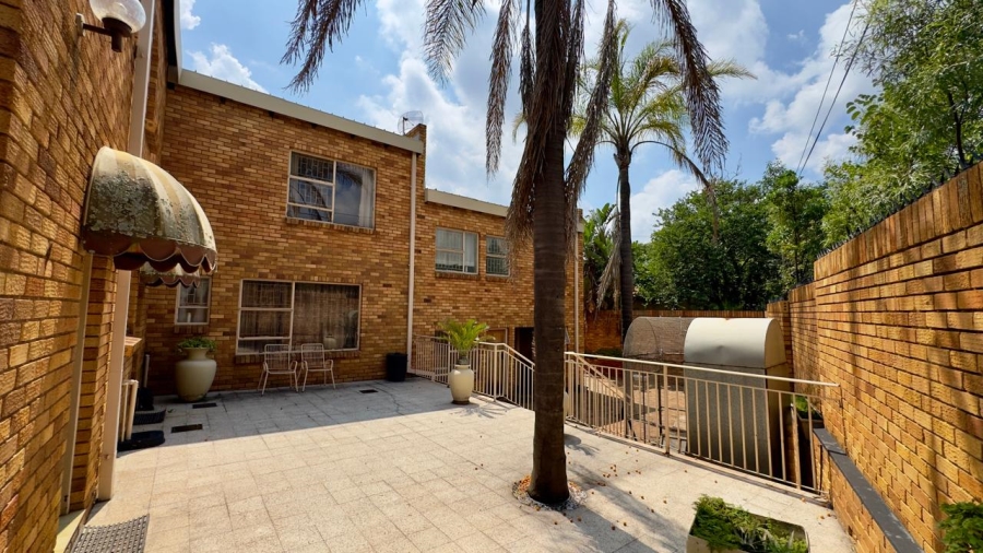 5 Bedroom Property for Sale in Zwartkop Gauteng