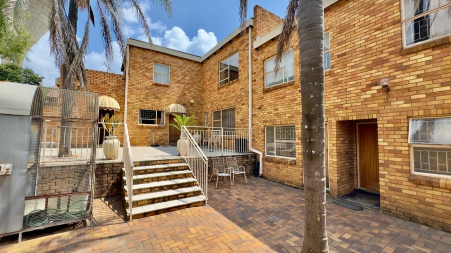 5 Bedroom Property for Sale in Zwartkop Gauteng