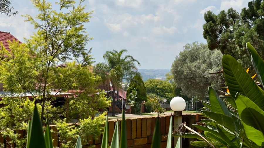 5 Bedroom Property for Sale in Zwartkop Gauteng