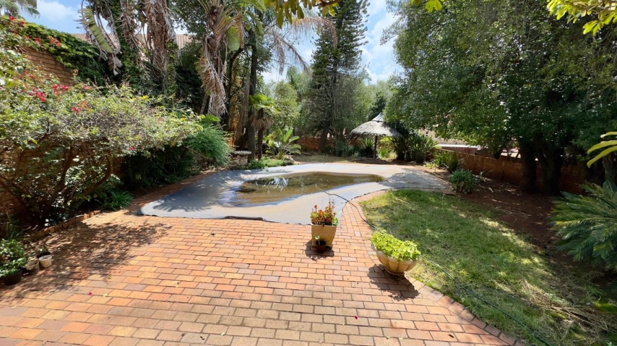 5 Bedroom Property for Sale in Zwartkop Gauteng