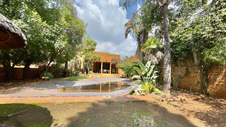 5 Bedroom Property for Sale in Zwartkop Gauteng