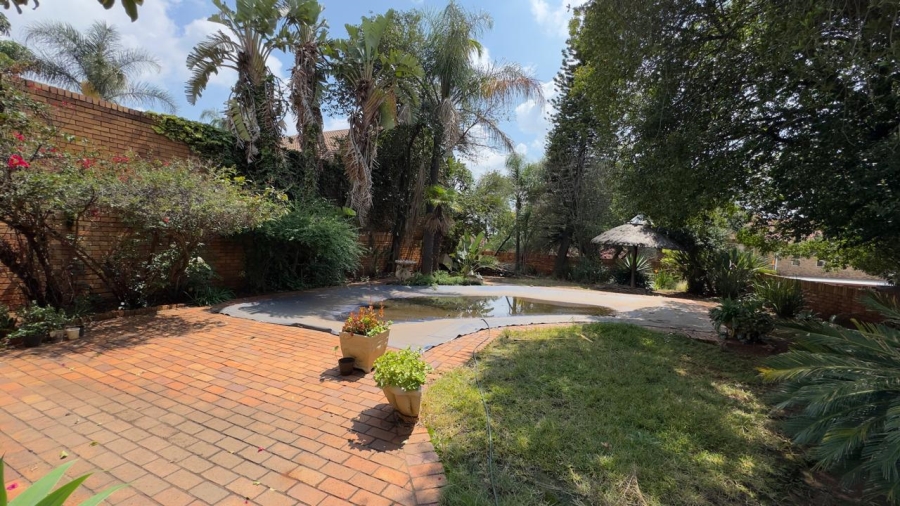 5 Bedroom Property for Sale in Zwartkop Gauteng