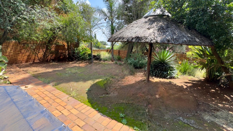 5 Bedroom Property for Sale in Zwartkop Gauteng