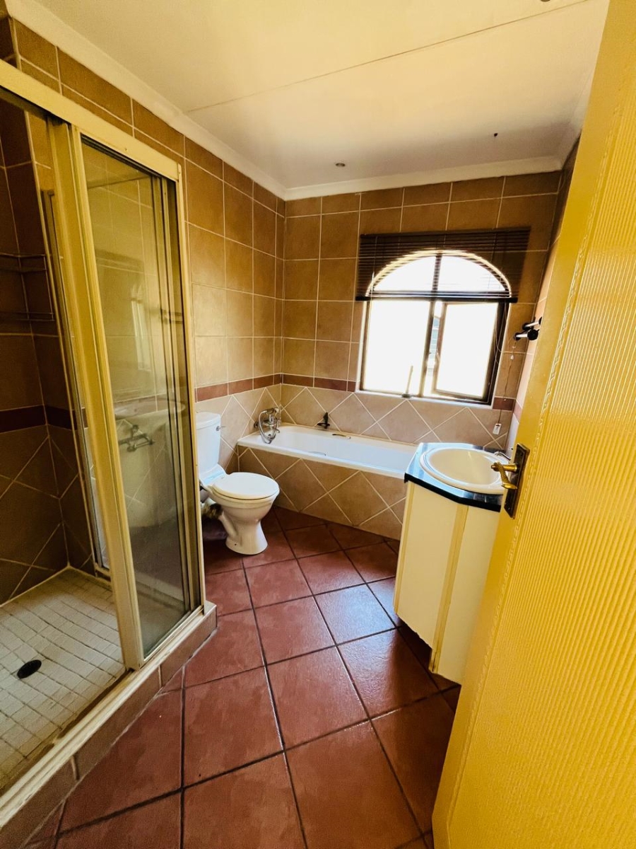  Bedroom Property for Sale in Equestria Gauteng