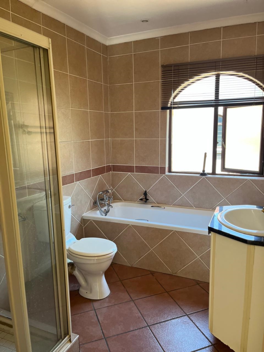 Bedroom Property for Sale in Equestria Gauteng