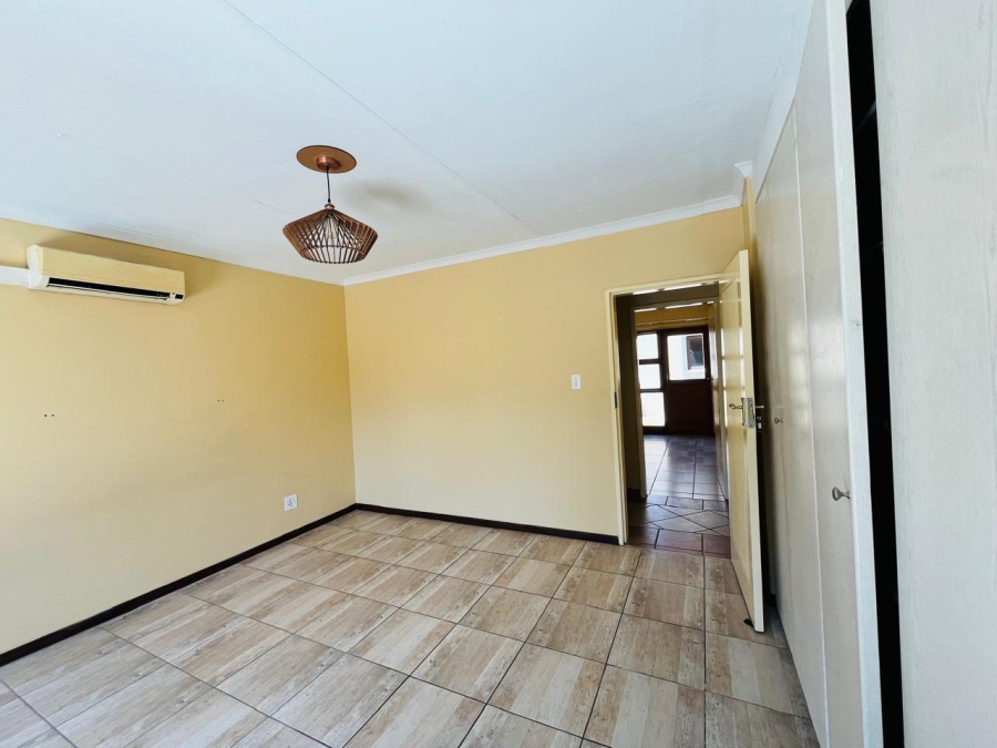  Bedroom Property for Sale in Equestria Gauteng
