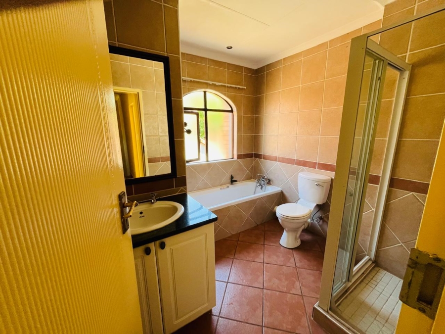  Bedroom Property for Sale in Equestria Gauteng