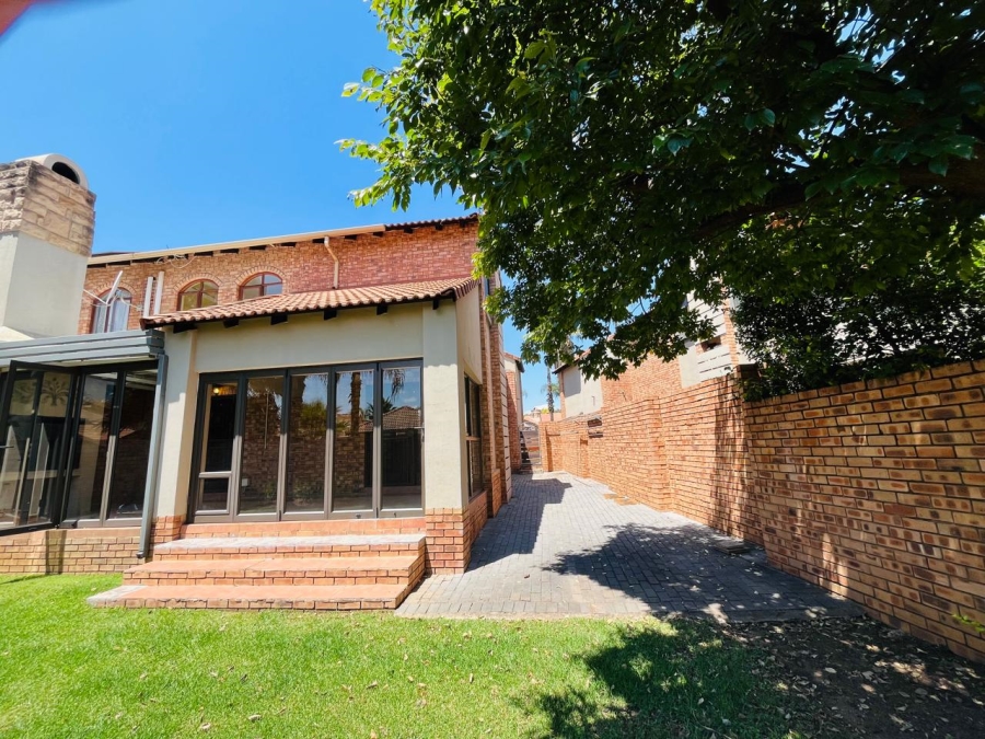  Bedroom Property for Sale in Equestria Gauteng