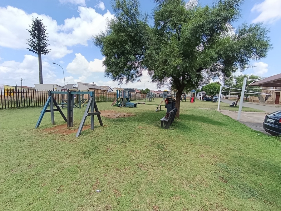  Bedroom Property for Sale in Protea Glen Gauteng