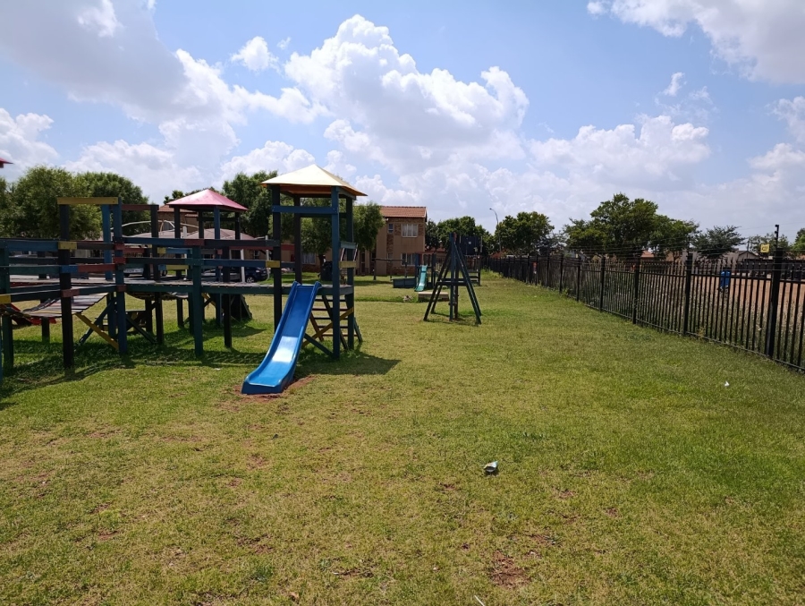  Bedroom Property for Sale in Protea Glen Gauteng