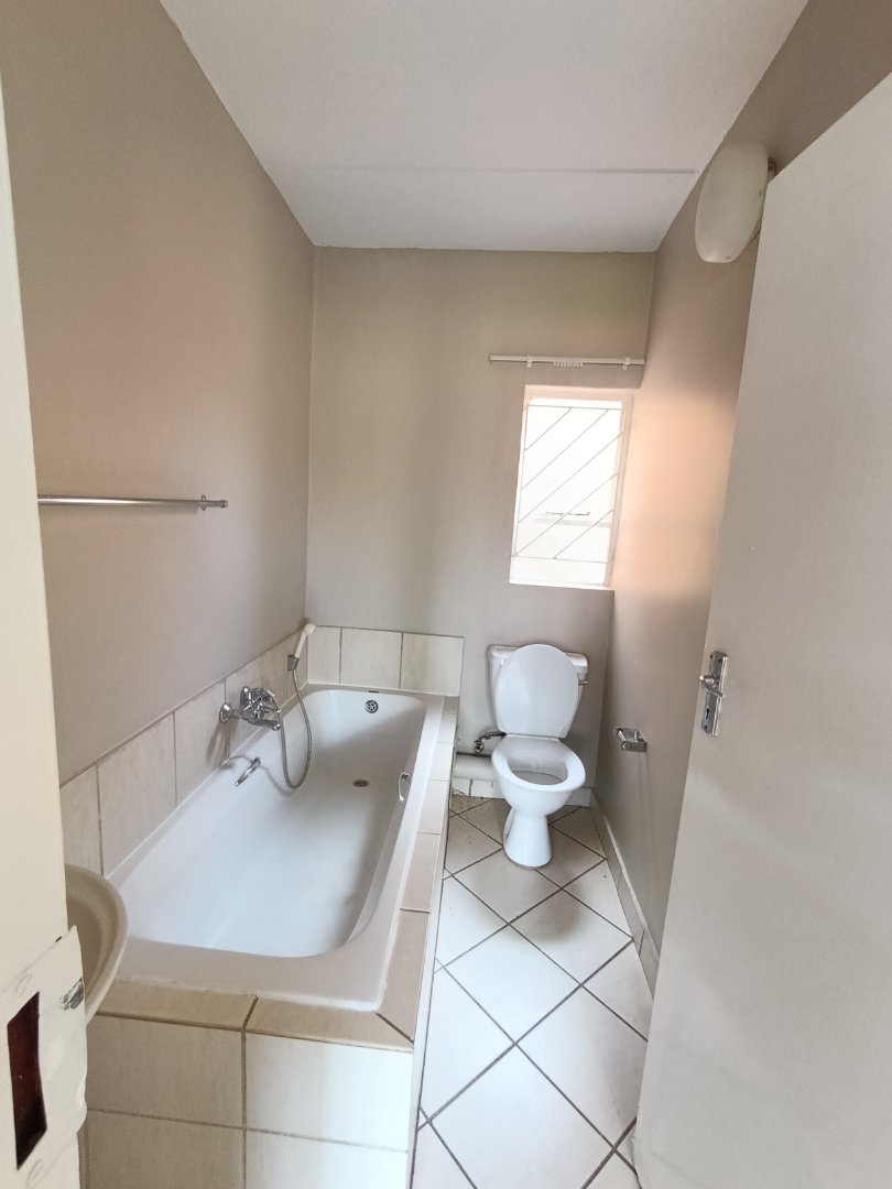  Bedroom Property for Sale in Protea Glen Gauteng