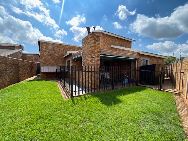 3 Bedroom Property for Sale in Selcourt Gauteng