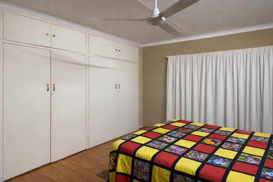 5 Bedroom Property for Sale in Flora Gardens Gauteng