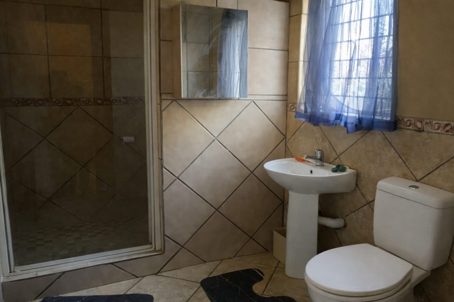 5 Bedroom Property for Sale in Flora Gardens Gauteng