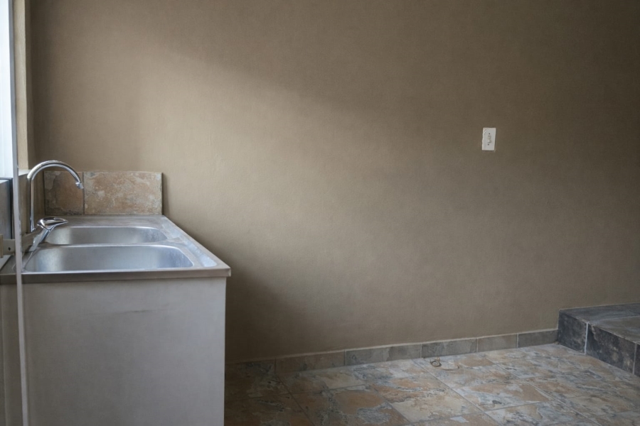 5 Bedroom Property for Sale in Flora Gardens Gauteng