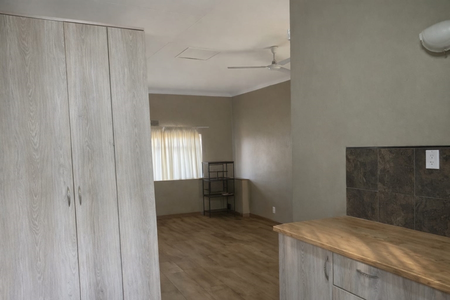 5 Bedroom Property for Sale in Flora Gardens Gauteng