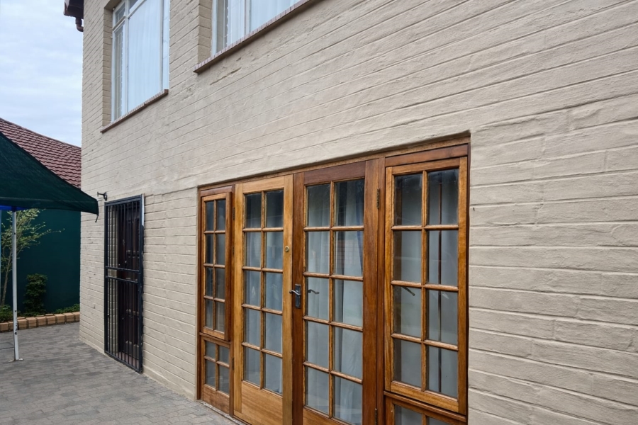 5 Bedroom Property for Sale in Flora Gardens Gauteng