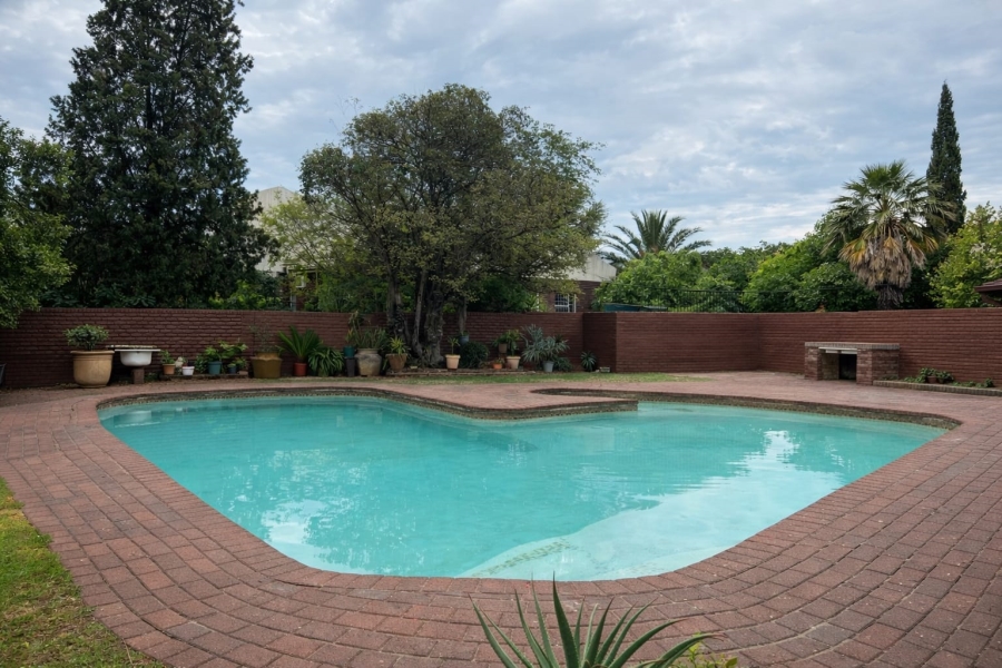 5 Bedroom Property for Sale in Flora Gardens Gauteng