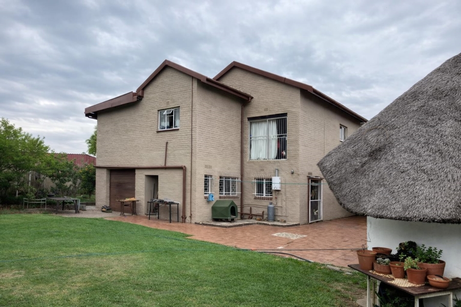 5 Bedroom Property for Sale in Flora Gardens Gauteng
