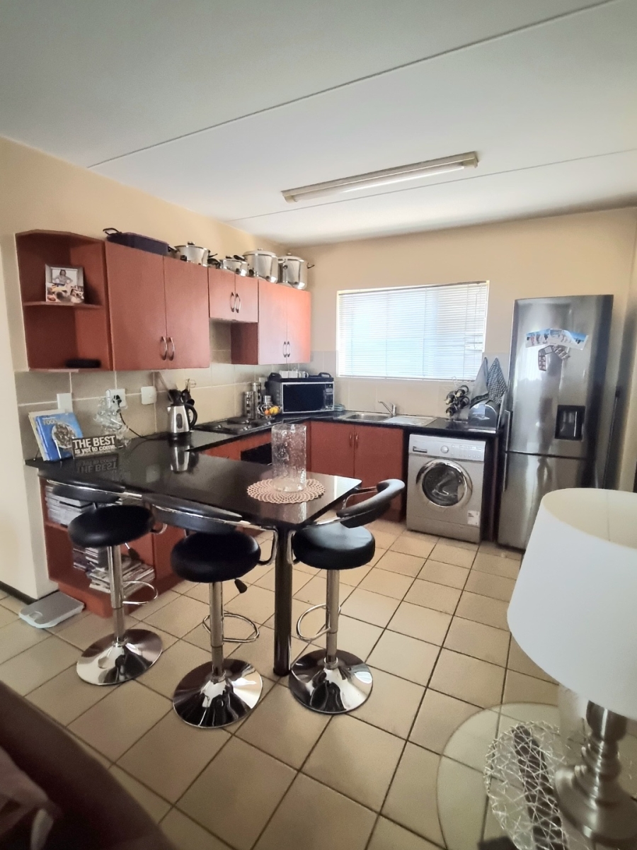2 Bedroom Property for Sale in Bardene Gauteng
