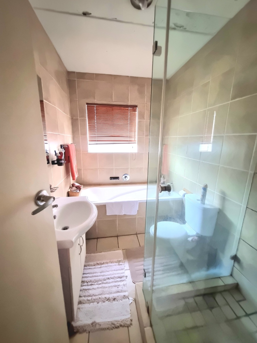 2 Bedroom Property for Sale in Bardene Gauteng