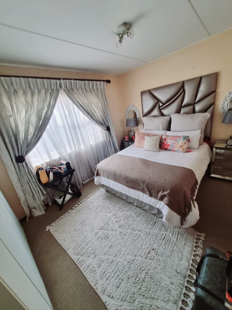 2 Bedroom Property for Sale in Bardene Gauteng